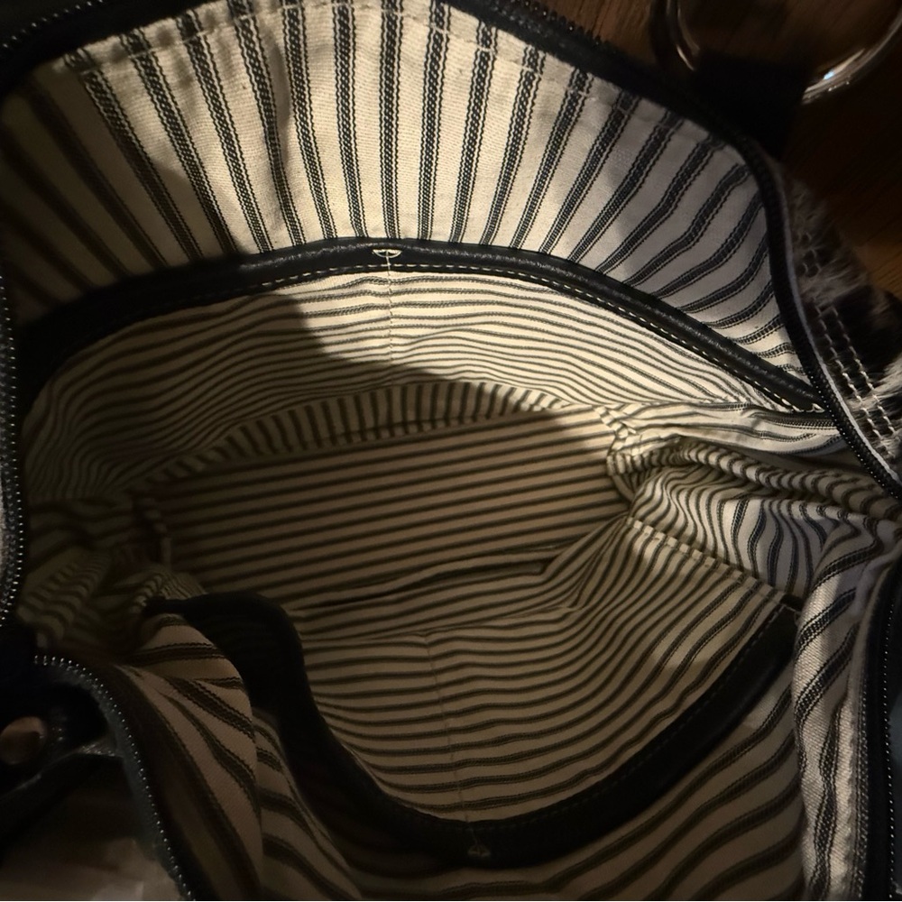 Holy Cow Full-size like new $185 Designer Hybrid Black and Black Fringe Bag - Picture 3 of 3